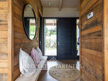 Espectacular Casa  con Vista y Acceso a Lago Panguipulli  en Exclusivo Condominio.