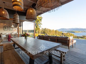 Espectacular Casa  con Vista y Acceso a Lago Panguipulli  en Exclusivo Condominio.