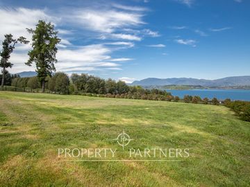 Espectacular Casa  con Vista y Acceso a Lago Panguipulli  en Exclusivo Condominio.