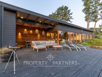 Espectacular Casa  con Vista y Acceso a Lago Panguipulli  en Exclusivo Condominio.
