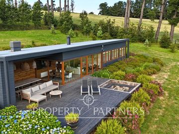 Espectacular Casa  con Vista y Acceso a Lago Panguipulli  en Exclusivo Condominio.