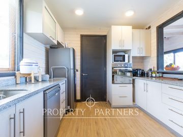 Espectacular Casa  con Vista y Acceso a Lago Panguipulli  en Exclusivo Condominio.