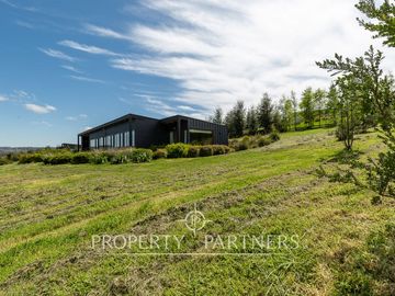 Espectacular Casa  con Vista y Acceso a Lago Panguipulli  en Exclusivo Condominio.
