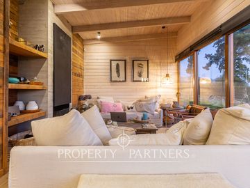 Espectacular Casa  con Vista y Acceso a Lago Panguipulli  en Exclusivo Condominio.