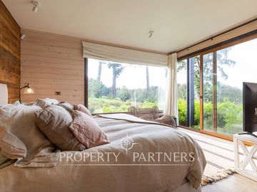 Espectacular Casa  con Vista y Acceso a Lago Panguipulli  en Exclusivo Condominio.