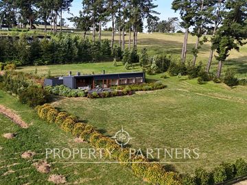 Espectacular Casa  con Vista y Acceso a Lago Panguipulli  en Exclusivo Condominio.