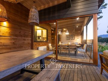 Espectacular Casa  con Vista y Acceso a Lago Panguipulli  en Exclusivo Condominio.