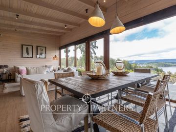 Espectacular Casa  con Vista y Acceso a Lago Panguipulli  en Exclusivo Condominio.