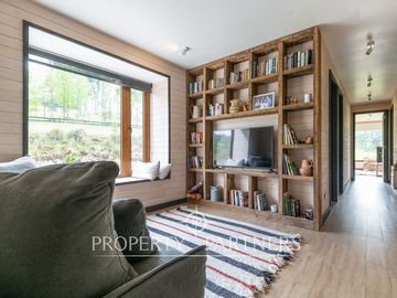 Espectacular Casa  con Vista y Acceso a Lago Panguipulli  en Exclusivo Condominio.