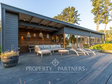 Espectacular Casa  con Vista y Acceso a Lago Panguipulli  en Exclusivo Condominio.
