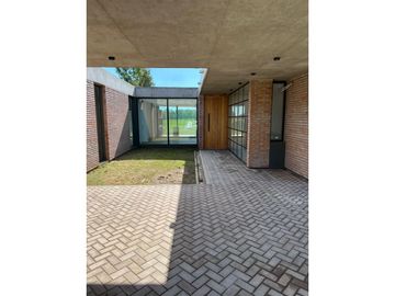 A estrenar en una planta, barrio privado
