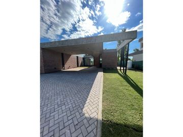 A estrenar en una planta, barrio privado