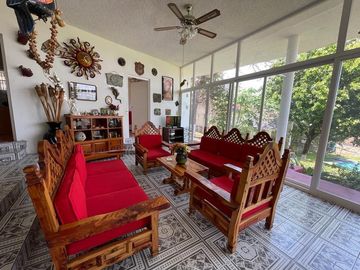 Casa en venta con doble terreno y espectacular vista al Lago