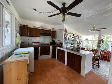 Casa en venta con doble terreno y espectacular vista al Lago
