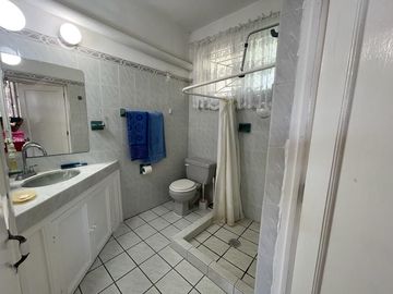 Casa en venta con doble terreno y espectacular vista al Lago
