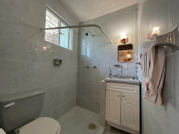 Casa en venta con doble terreno y espectacular vista al Lago
