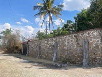 Casa en venta con doble terreno y espectacular vista al Lago