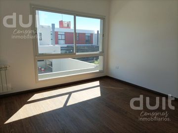 Casa en Venta 3 dormitorios y 3 baños en Housing - La Calandria