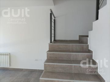 Casa en Venta 3 dormitorios y 3 baños en Housing - La Calandria