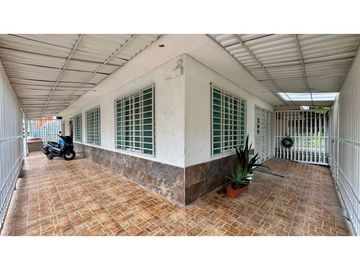 Casa en venta / alquiler -Barrio Urbanización La Estrella Palmira