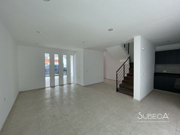 Casa en Venta en Fraccionamiento Privado, Sala de TV, 3 recámaras y Terraza