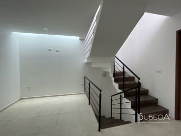 Casa en Venta en Fraccionamiento Privado, Sala de TV, 3 recámaras y Terraza