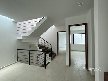Casa en Venta en Fraccionamiento Privado, Sala de TV, 3 recámaras y Terraza