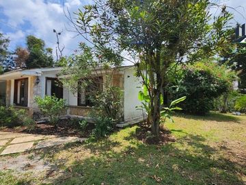 Venta de Casa en Briones,  Construcción 328 m2, TERRENO DE 16,665 m2