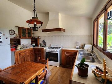 Venta de Casa en Briones,  Construcción 328 m2, TERRENO DE 16,665 m2