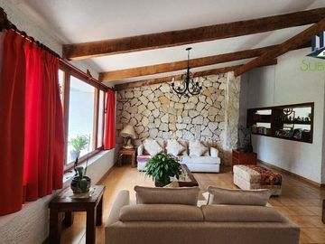Venta de Casa en Briones,  Construcción 328 m2, TERRENO DE 16,665 m2