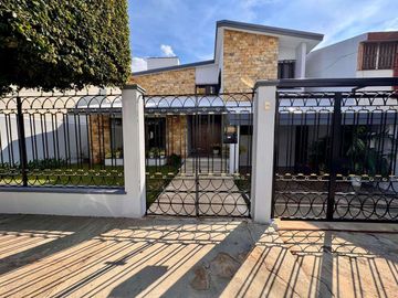 Casa Venta Mérida, 360m2, a 350m de Prol. Av Paseo de Montejo, Gonzalo Guerrero.