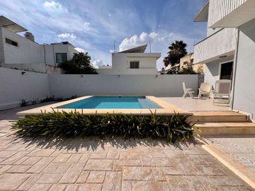 Casa Venta Mérida, 360m2, a 350m de Prol. Av Paseo de Montejo, Gonzalo Guerrero.