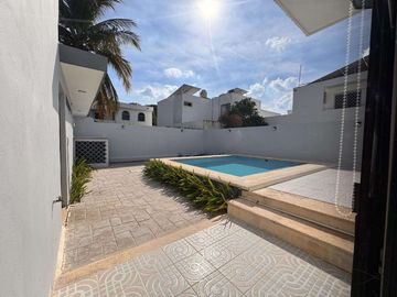 Casa Venta Mérida, 360m2, a 350m de Prol. Av Paseo de Montejo, Gonzalo Guerrero.