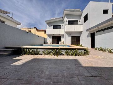 Casa Venta Mérida, 360m2, a 350m de Prol. Av Paseo de Montejo, Gonzalo Guerrero.