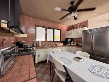 Casa Venta Mérida, 360m2, a 350m de Prol. Av Paseo de Montejo, Gonzalo Guerrero.