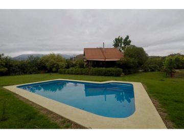 Venta parcela 6,2 hectáreas con 2 casas en Olmué