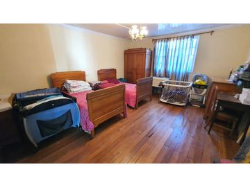 Venta casa 5D 3B con estacionamiento en centro de Los Andes