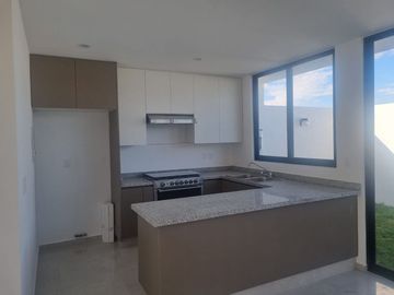 CASA NUEVA EN COTO MONACO CAPITAL SUR