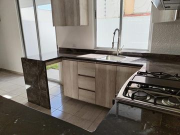 CASA EN VENTA CERCA UDLA, NUEVA EN FRACC, SAN ANDRÉS