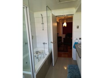 HERMOSA CASA EN ÑUÑOA , EXCELENTE BARRIO