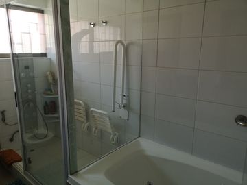 HERMOSA CASA EN ÑUÑOA , EXCELENTE BARRIO