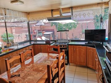 HERMOSA CASA EN ÑUÑOA , EXCELENTE BARRIO