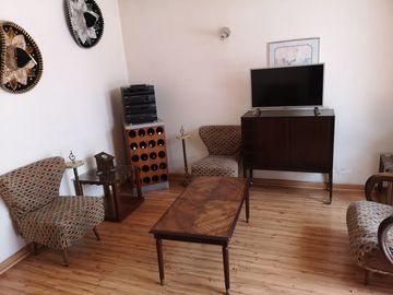 HERMOSA CASA EN ÑUÑOA , EXCELENTE BARRIO
