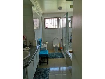 HERMOSA CASA EN ÑUÑOA , EXCELENTE BARRIO