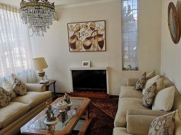 HERMOSA CASA EN ÑUÑOA , EXCELENTE BARRIO