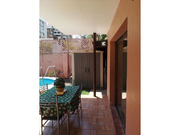 HERMOSA CASA EN ÑUÑOA , EXCELENTE BARRIO