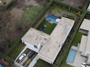 VENTA DE CASA MODERNA Y LUJOSA CON PISCINA EN LURIN