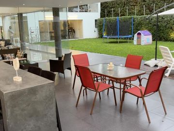 VENTA DE CASA MODERNA Y LUJOSA CON PISCINA EN LURIN