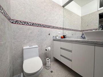 VENTA DE CASA MODERNA Y LUJOSA CON PISCINA EN LURIN