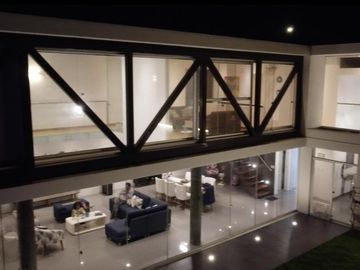 VENTA DE CASA MODERNA Y LUJOSA CON PISCINA EN LURIN